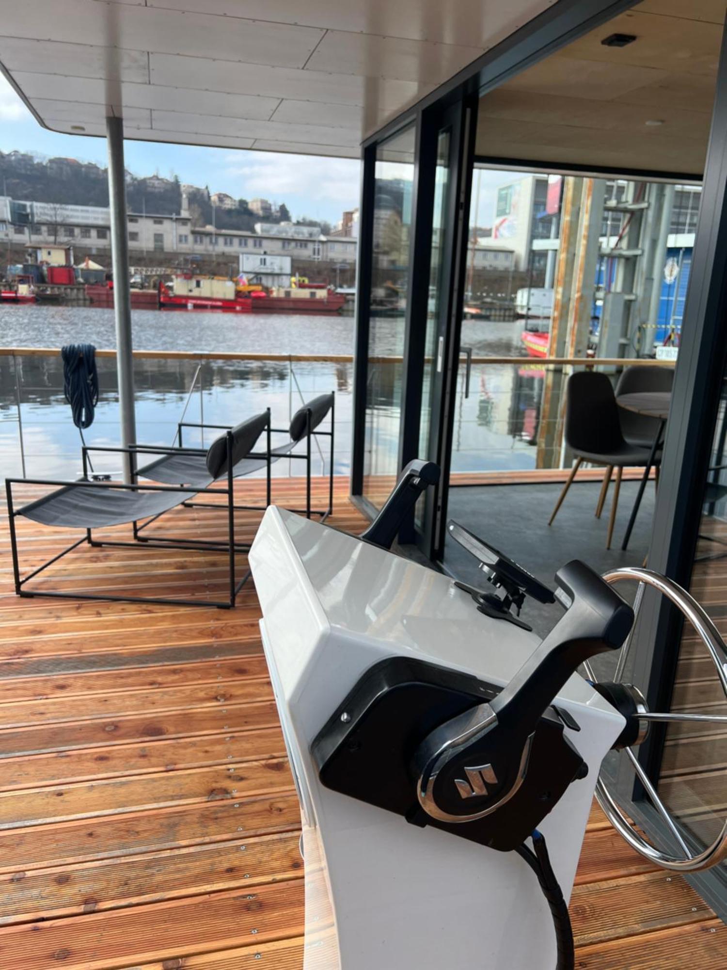 Stream Botel