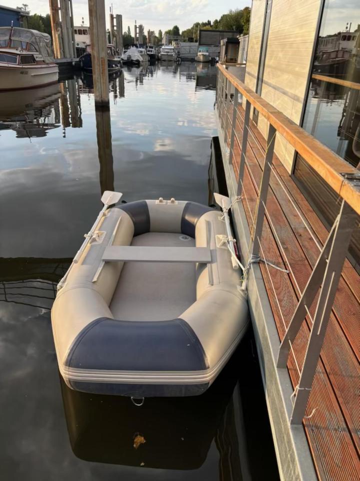 Botel Stream